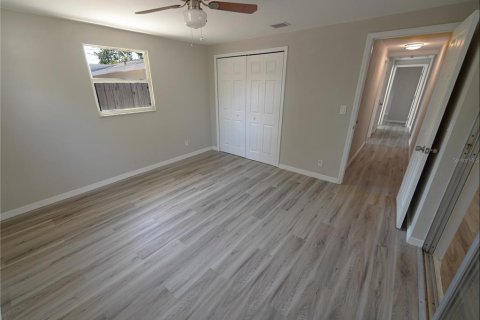 House in Seminole, Florida 4 bedrooms, 164.16 sq.m. № 1552135 - photo 21