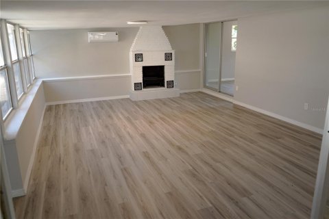 House in Seminole, Florida 4 bedrooms, 164.16 sq.m. № 1552135 - photo 16