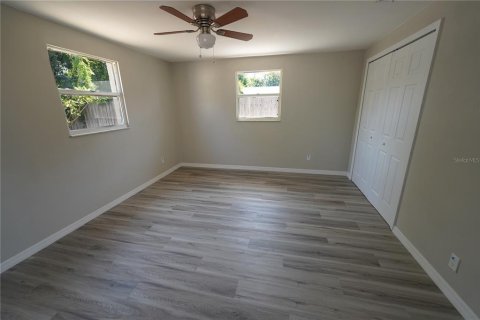 House in Seminole, Florida 4 bedrooms, 164.16 sq.m. № 1552135 - photo 20