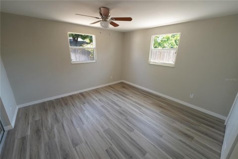 House in Seminole, Florida 4 bedrooms, 164.16 sq.m. № 1552135 - photo 22
