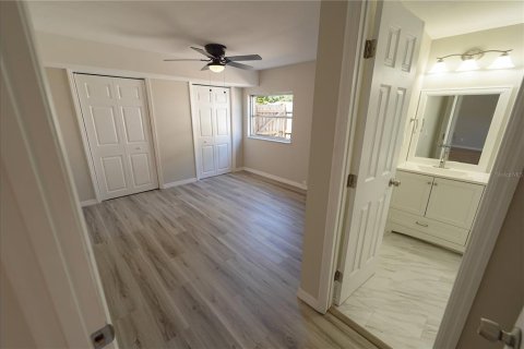 House in Seminole, Florida 4 bedrooms, 164.16 sq.m. № 1552135 - photo 27