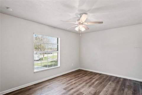House in Seffner, Florida 4 bedrooms, 141.68 sq.m. № 1740267 - photo 11