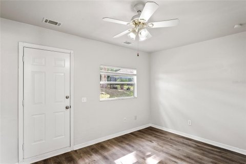 House in Seffner, Florida 4 bedrooms, 141.68 sq.m. № 1740267 - photo 9