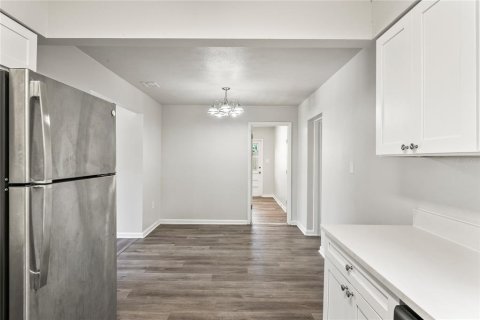 House in Seffner, Florida 4 bedrooms, 141.68 sq.m. № 1740267 - photo 7