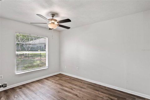 House in Seffner, Florida 4 bedrooms, 141.68 sq.m. № 1740267 - photo 17