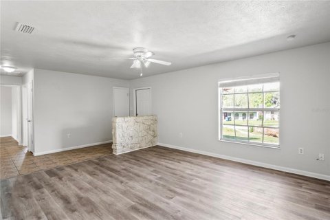House in Seffner, Florida 4 bedrooms, 141.68 sq.m. № 1740267 - photo 4