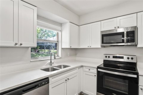 House in Seffner, Florida 4 bedrooms, 141.68 sq.m. № 1740267 - photo 6