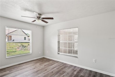 House in Seffner, Florida 4 bedrooms, 141.68 sq.m. № 1740267 - photo 14
