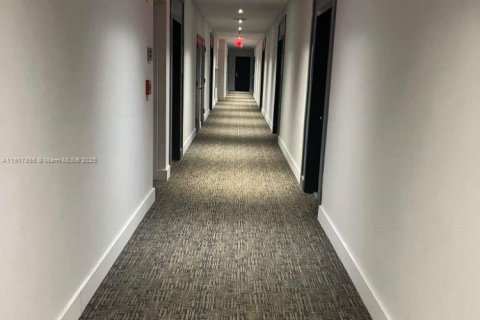 Condo in Miami, Florida, 2 bedrooms № 1973172 - photo 10