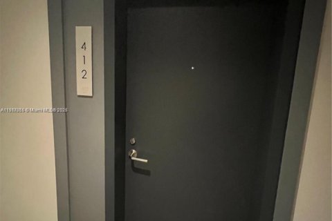 Condo in Miami, Florida, 2 bedrooms № 1973172 - photo 5