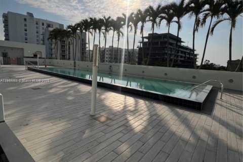 Condo in Miami, Florida, 2 bedrooms  № 1973172