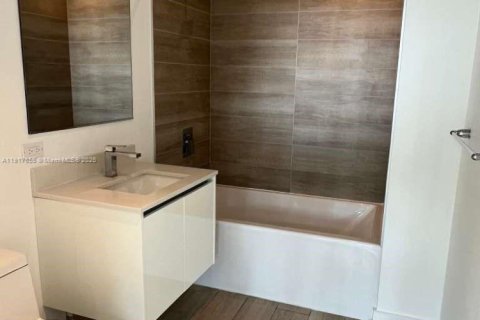 Condo in Miami, Florida, 2 bedrooms № 1973172 - photo 11