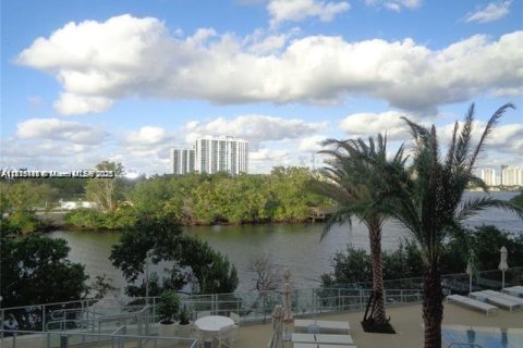 Купить кондоминиум в Норт-Майами-Бич, Флорида 1 спальня, 87.05м2, № 2035239 - фото 20