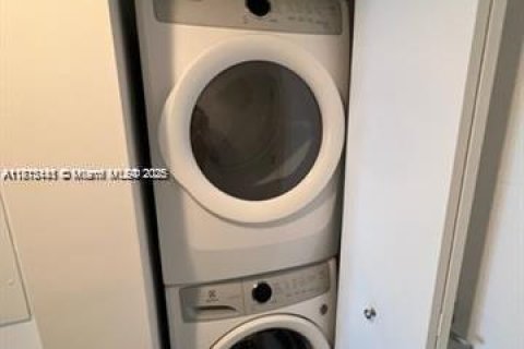 Купить кондоминиум в Норт-Майами-Бич, Флорида 1 спальня, 87.05м2, № 2035239 - фото 17