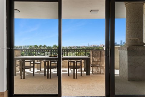 Condo in Miami Beach, Florida, 6 bedrooms  № 1764229 - photo 5