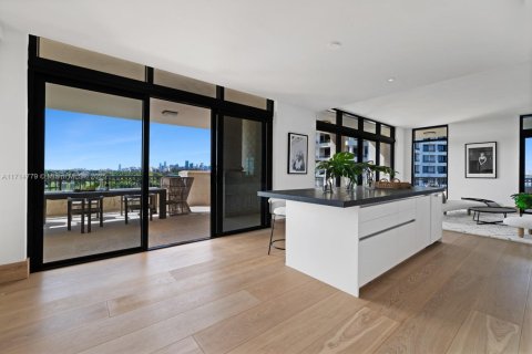Condo in Miami Beach, Florida, 6 bedrooms  № 1764229 - photo 4