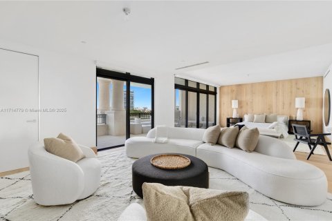 Condo in Miami Beach, Florida, 6 bedrooms  № 1764229 - photo 17