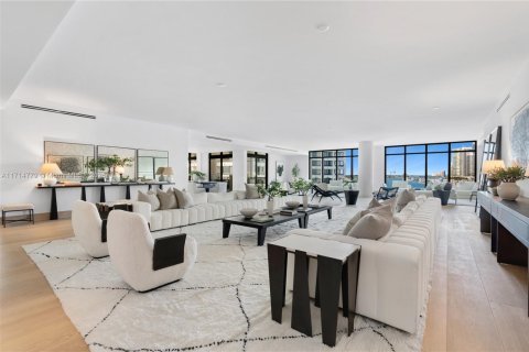 Condo in Miami Beach, Florida, 6 bedrooms  № 1764229 - photo 1