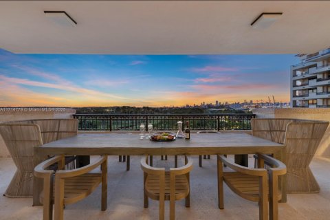 Condo in Miami Beach, Florida, 6 bedrooms  № 1764229 - photo 27