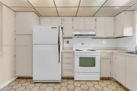 Купить кондоминиум в Дейви, Флорида 2 спальни, 109.62м2, № 1966046 - фото 16