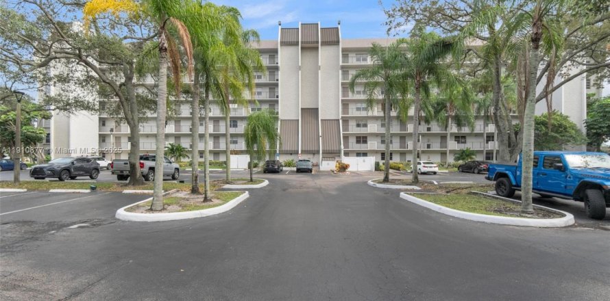 Кондоминиум с 2 спальнями в Дейви, Флорида № 1966046