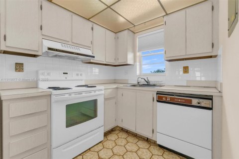 Купить кондоминиум в Дейви, Флорида 2 спальни, 109.62м2, № 1966046 - фото 22