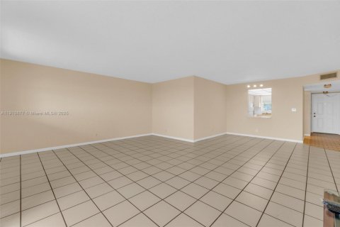 Купить кондоминиум в Дейви, Флорида 2 спальни, 109.62м2, № 1966046 - фото 11