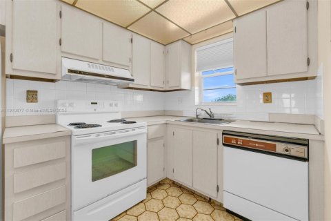 Купить кондоминиум в Дейви, Флорида 2 спальни, 109.62м2, № 1966046 - фото 19