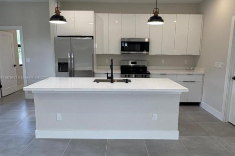 House in Lehigh Acres, Florida 3 bedrooms № 1943823 - photo 7