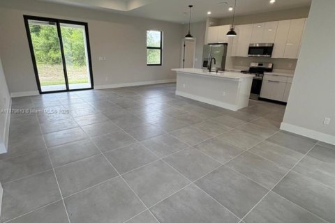 House in Lehigh Acres, Florida 3 bedrooms № 1943823 - photo 8