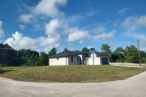 House in Lehigh Acres, Florida 3 bedrooms № 1943823 - photo 4