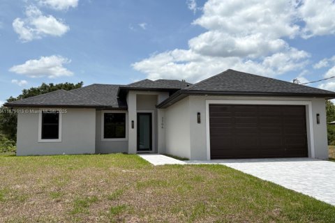 House in Lehigh Acres, Florida 3 bedrooms № 1943823 - photo 5