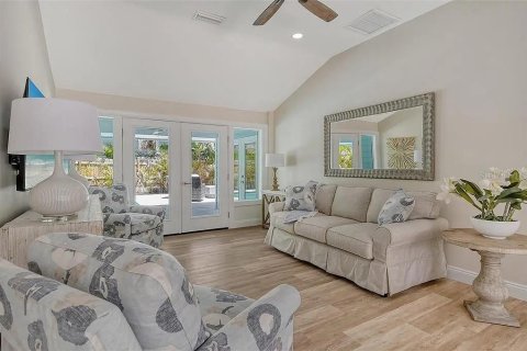 House in Sarasota, Florida 4 bedrooms, 226.59 sq.m. № 2230055 - photo 7