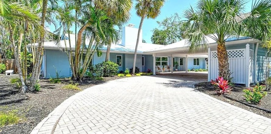 House in Sarasota, Florida 4 bedrooms, 226.59 sq.m. № 2230055