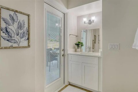 House in Sarasota, Florida 4 bedrooms, 226.59 sq.m. № 2230055 - photo 24