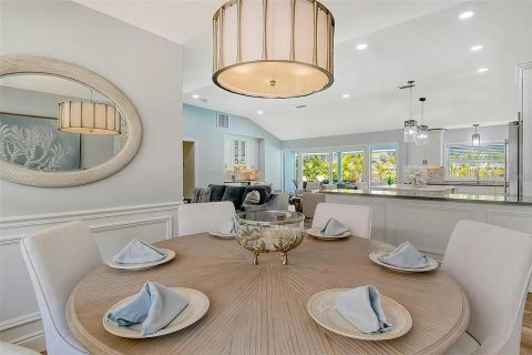 House in Sarasota, Florida 4 bedrooms, 226.59 sq.m. № 2230055 - photo 18