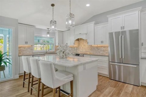 House in Sarasota, Florida 4 bedrooms, 226.59 sq.m. № 2230055 - photo 13