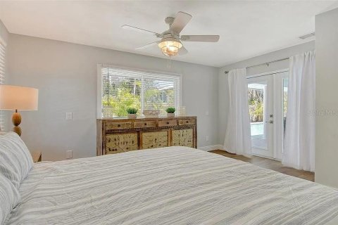 House in Sarasota, Florida 4 bedrooms, 226.59 sq.m. № 2230055 - photo 23