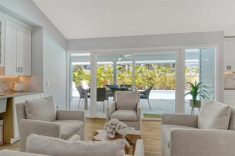 House in Sarasota, Florida 4 bedrooms, 226.59 sq.m. № 2230055 - photo 15