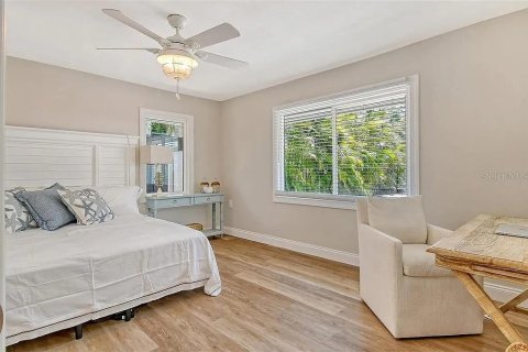 House in Sarasota, Florida 4 bedrooms, 226.59 sq.m. № 2230055 - photo 30
