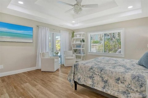 House in Sarasota, Florida 4 bedrooms, 226.59 sq.m. № 2230055 - photo 27