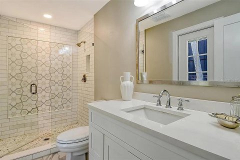 House in Sarasota, Florida 4 bedrooms, 226.59 sq.m. № 2230055 - photo 28