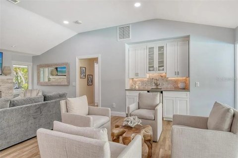 House in Sarasota, Florida 4 bedrooms, 226.59 sq.m. № 2230055 - photo 14