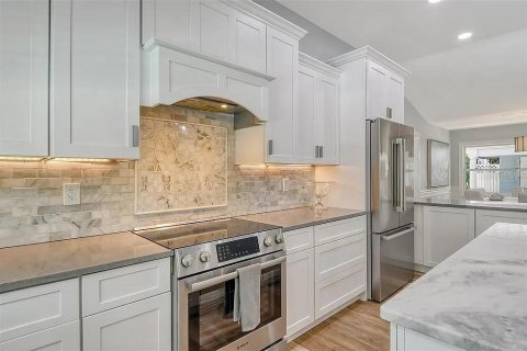 House in Sarasota, Florida 4 bedrooms, 226.59 sq.m. № 2230055 - photo 16