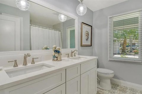 House in Sarasota, Florida 4 bedrooms, 226.59 sq.m. № 2230055 - photo 20