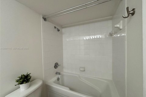 Condo in Fort Lauderdale, Florida, 1 bedroom  № 2067681 - photo 20