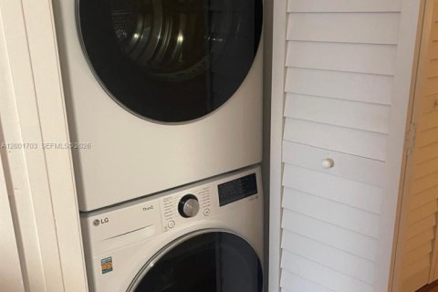 Condo in Fort Lauderdale, Florida, 1 bedroom  № 2067681 - photo 14