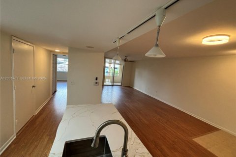 Condo in Fort Lauderdale, Florida, 1 bedroom  № 2067681 - photo 7