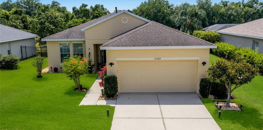 House in Bradenton, Florida 3 bedrooms, 198.44 sq.m. № 2149299