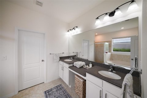 House in Bradenton, Florida 3 bedrooms, 198.44 sq.m. № 2149299 - photo 21
